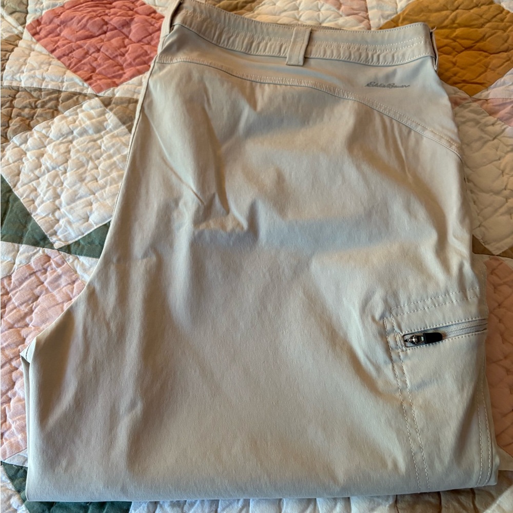 Eddie Bauer FIRST ASCENT
Women's Guide Pro Capris - Picture 2 of 4